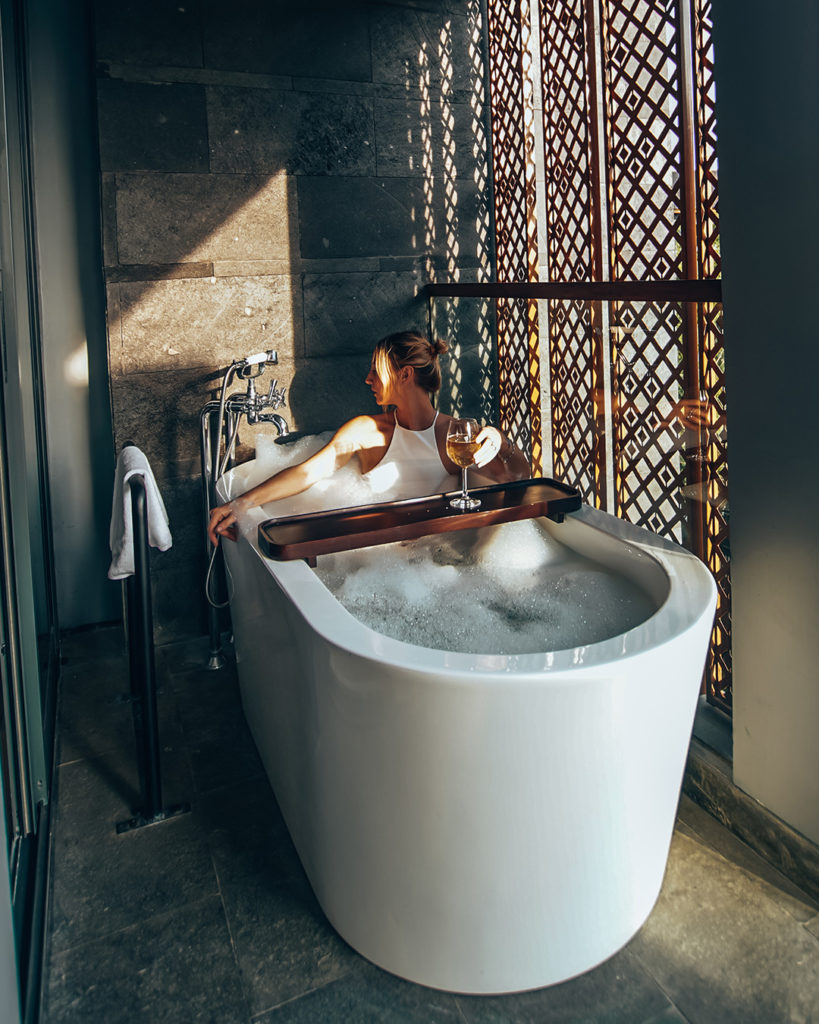 Bath tub on the terrace of Tirta Suite 