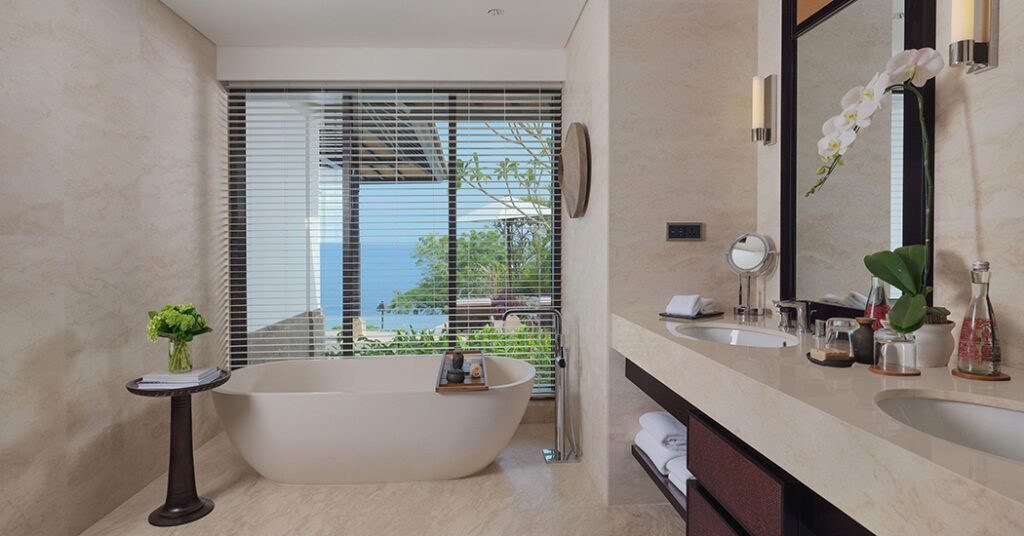 Bath tub with ocean view at Raffles Bali